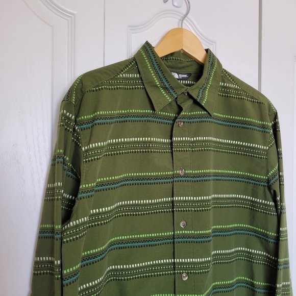 THE Northface Patterned Button-down Shirt - Picture 7 of 8